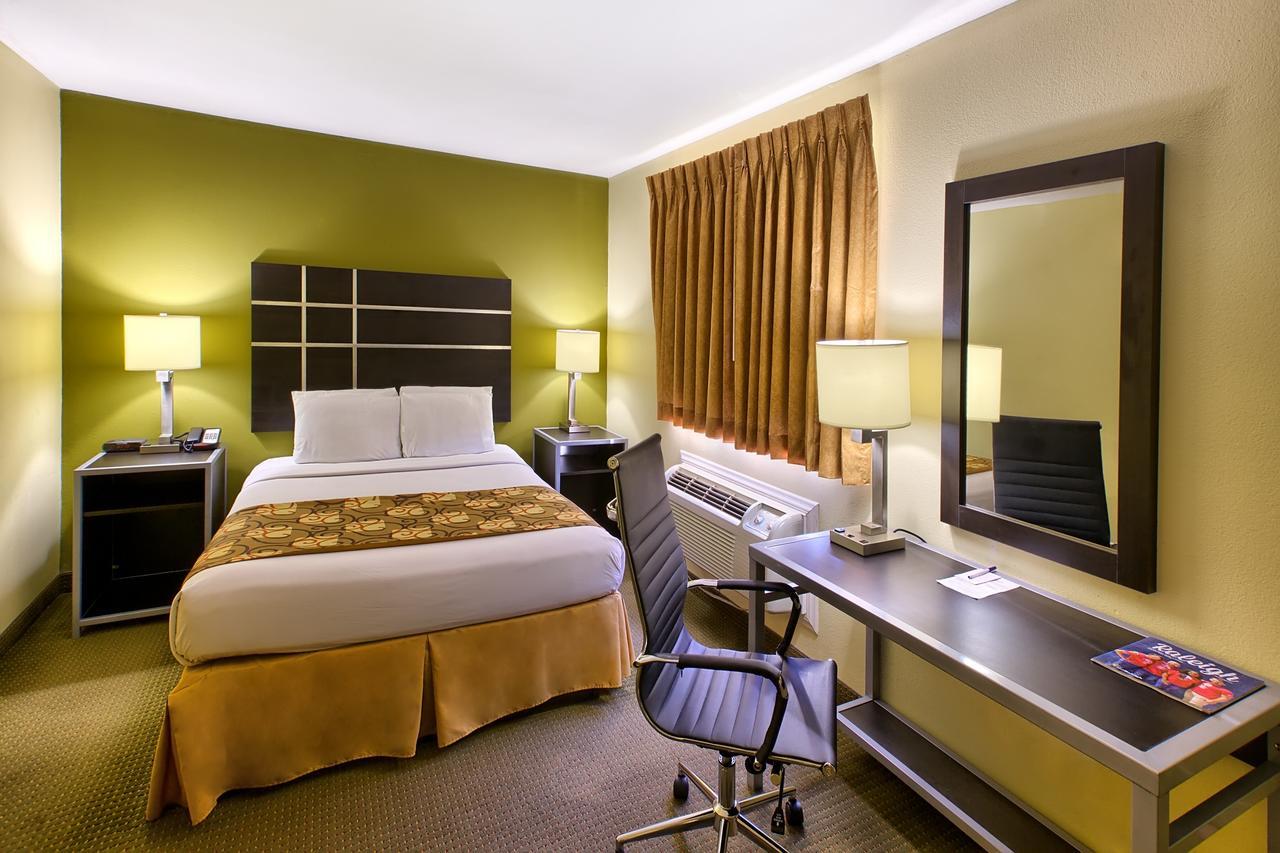 Country Hearth Inn Of Knightdale Екстер'єр фото