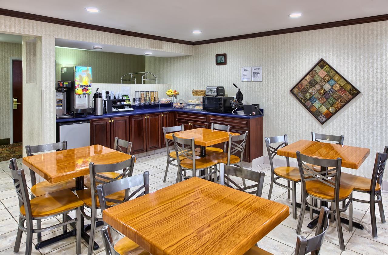 Country Hearth Inn Of Knightdale Екстер'єр фото