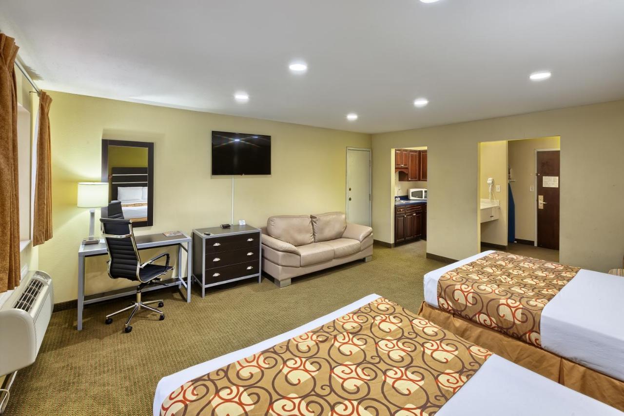 Country Hearth Inn Of Knightdale Екстер'єр фото